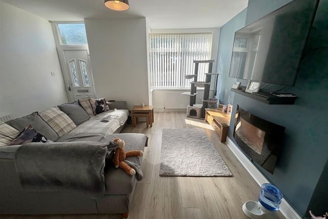 5, Hollin Terrace, Bradford photo 5