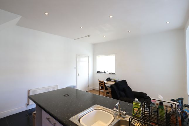 Ground Floor Apartment, 272, Preston Old Road, Blackpool photo 4