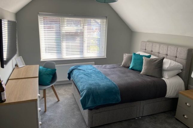 Thumbnail Room to rent in Saffron, Bracknell