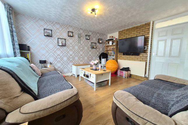 15, Thornby, Skelmersdale photo 2