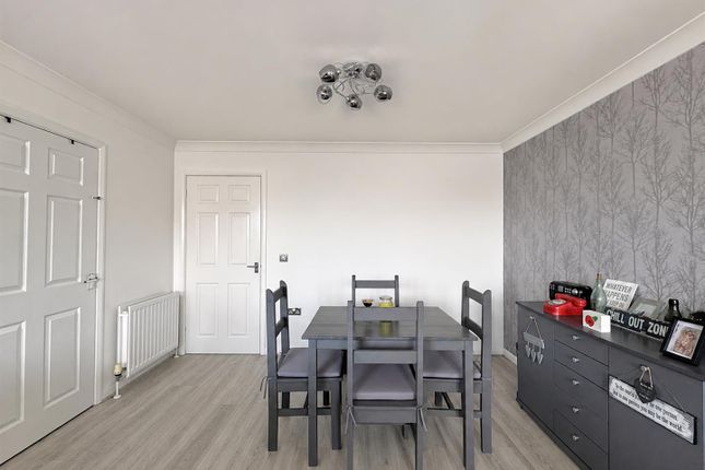 3, Elveroakes Way, Weymouth photo 4