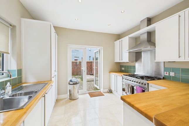 Cam03519G0-Pr0385-Still022