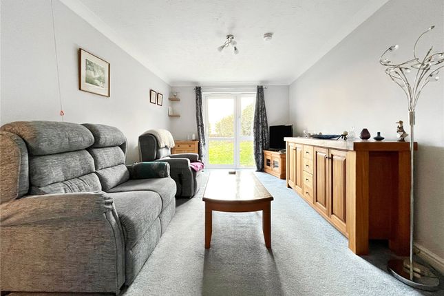 Flat 5, Woodlands Court,, Walderslade Centre, Chatham photo 2