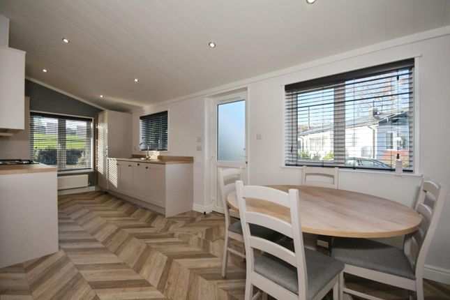 New Forest Park Home, 17, Brookfield Park, Mill Lane, Chesterfield photo 2