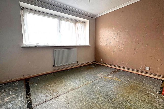 186, Turpin Avenue, Romford photo 5
