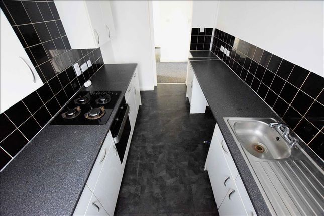 75, Watermead, Feltham photo 4