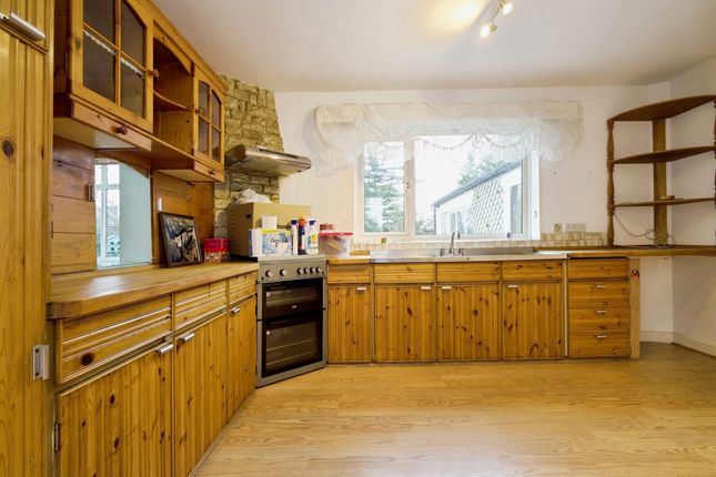 10, Woodthorpe Park Drive, Wakefield photo 4