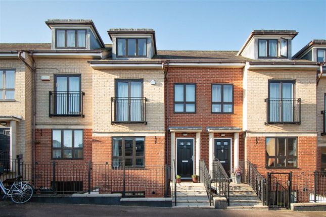 Town house for sale in Riverside, Cambridge