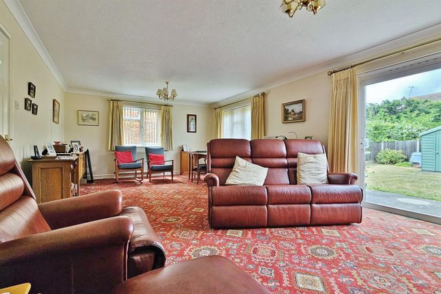 229, Halstead Road, Kirby-le-Soken photo 2