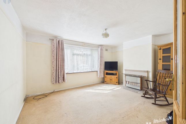 18, Whaddon Chase, Aylesbury photo 2