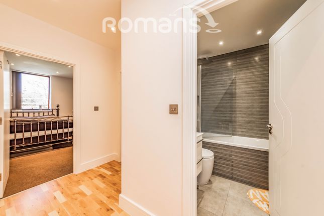 Flat 47, Oak House, Harvest Crescent, Hampshire photo 4