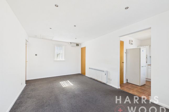 240 Dale Close, Stanway, Essex photo 4