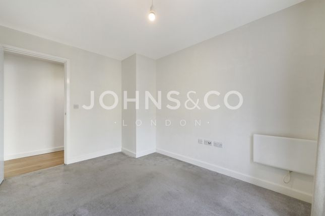 DUMMY FLAT  Quassia House  36, Thorney Close, London photo 4