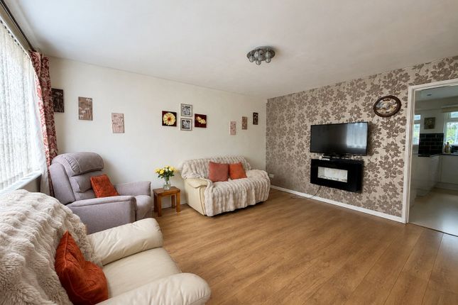 3, Briars Close, Royal Wootton Bassett photo 4