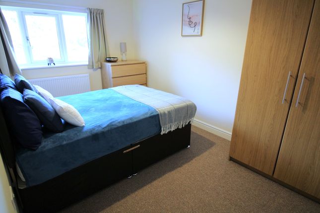 Room to rent in Chestnut Grove, Doncaster