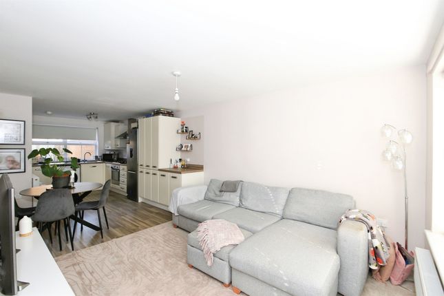 56, Glenfields North, Peterborough photo 4