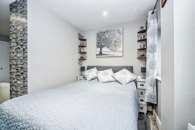 Flat for sale in Mill Street, Bedford