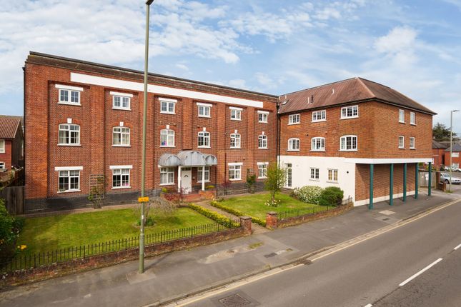 Flat for sale in 51 Meadrow, Godalming
