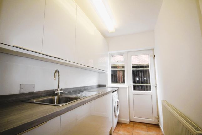 Shepherds Lane, Surrey photo 5