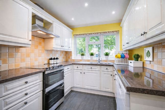 12 Welby Crescent, Wokingham photo 4
