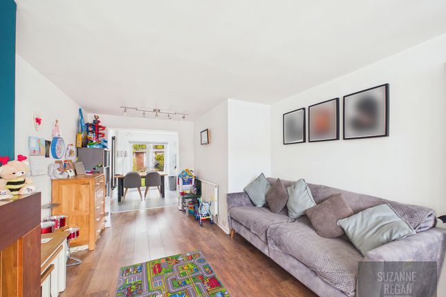 3 Holmes Drive, COVENTRY photo 3