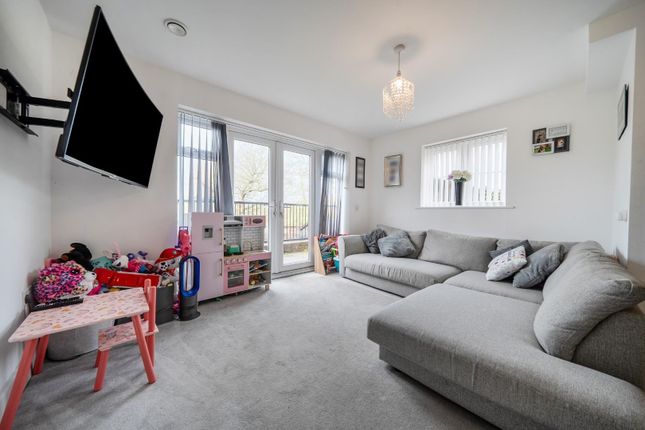 16, Garrett Close, Havant photo 4