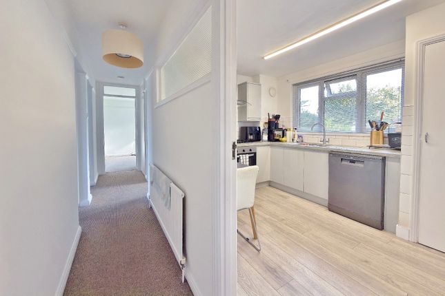 Flat 3, Warren Court, Southwick photo 2