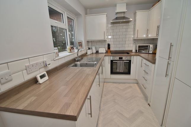 76, Barncroft Way, Havant photo 4