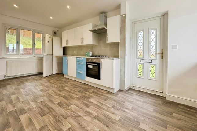 25, West Royd Drive, Shipley photo 4