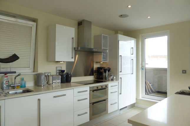Flat 55, Horsted Court, 21 Kingscote Way photo 4