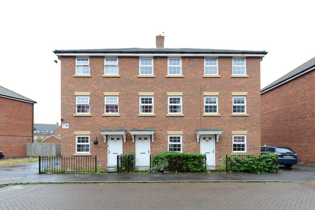 Town house for sale in The Runway, Hatfield