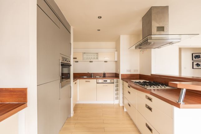 8/15, East Pilton Farm Avenue, Edinburgh photo 4