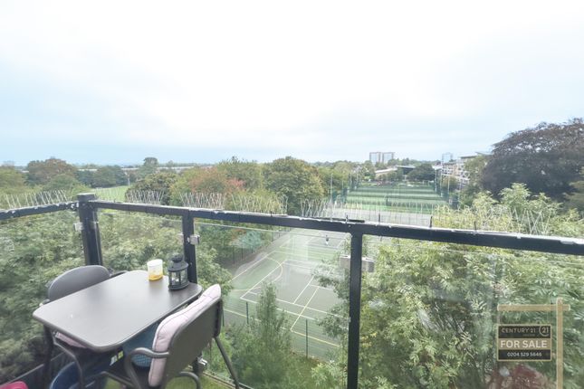 Flat for sale in Mayfair Court, Hunting Place