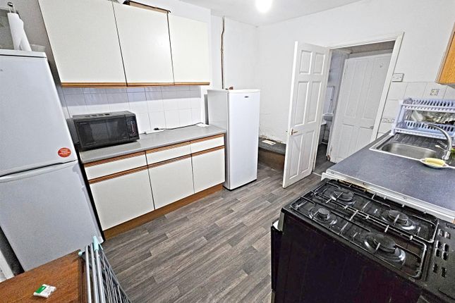 111, Queen Street, Pontypridd photo 4