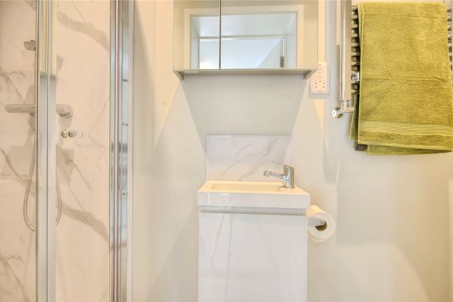 Room 2, Moorlands Farmhouse 1, Southampton photo 4