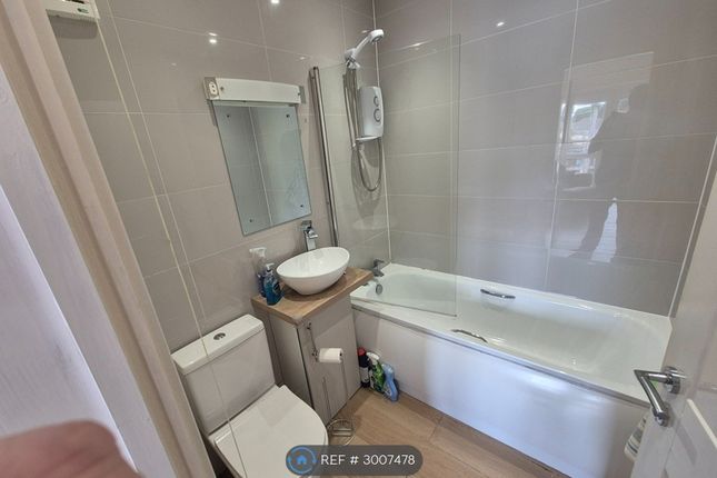Flat, Eversley Road Sketty, Swansea photo 5