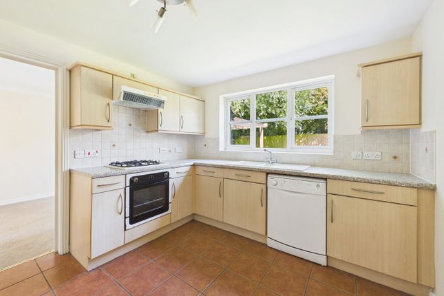 5, Lypstone Close, Weston-Super-Mare photo 4