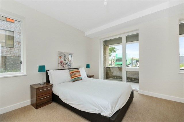 Thumbnail Flat to rent in Peartree Way, Greenwich, London