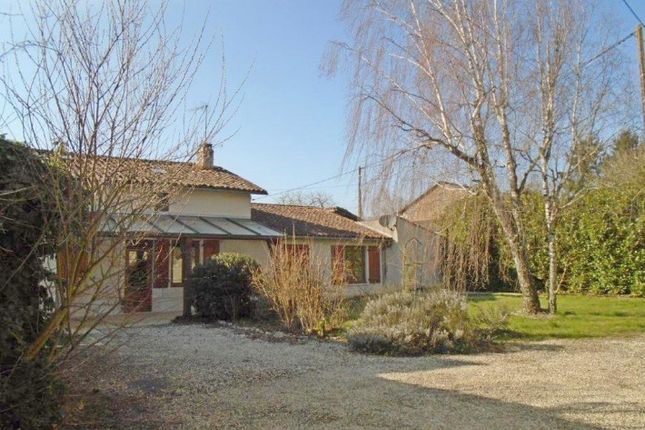 Thumbnail Cottage for sale in Chaunay, Poitou-Charentes, 86510, France