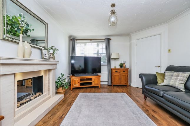 27, Sparrow Close, ILKESTON photo 4