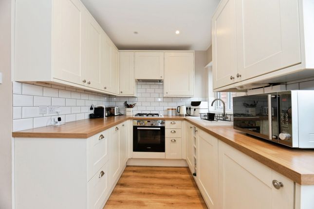 63, Chantry Road, Chessington photo 2