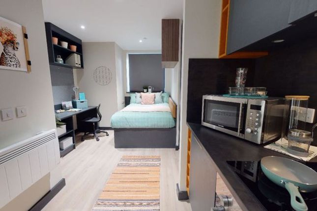 Studio flat on Luxury Studio - Crown House, 21 Upper North Street, Brighton, £1,386/mo