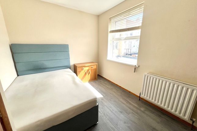 Room to rent in High Street, Strood, Rochester