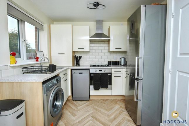 76, Rhubarb Hill, Wakefield photo 4