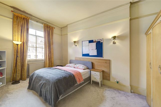 Flat for sale in Palace Gate, London