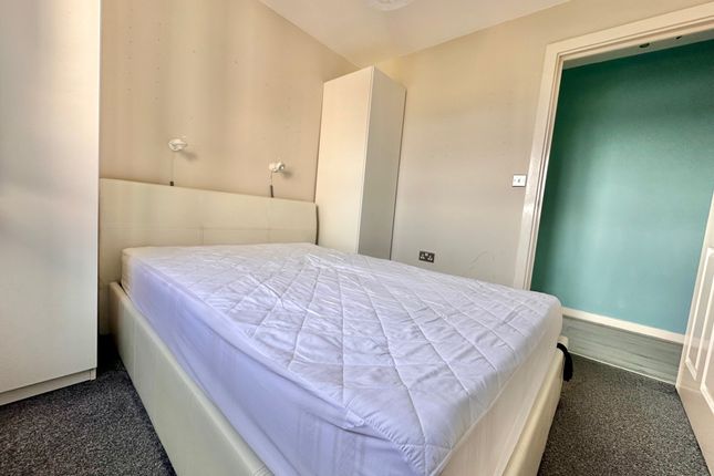 Flat to rent in Sidi Court, Milton Road, Turnpike Lane