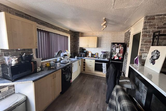 6, Widnes photo 3