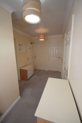 Flat to rent in Mosquito Way, Hatfield