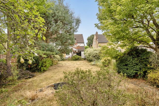 37 Pinn Way, Ruislip photo 4