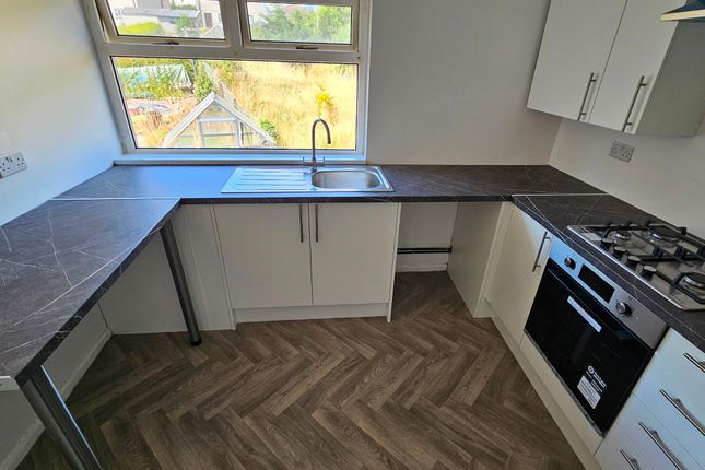 12 Maple Crescent, Pontypool photo 3